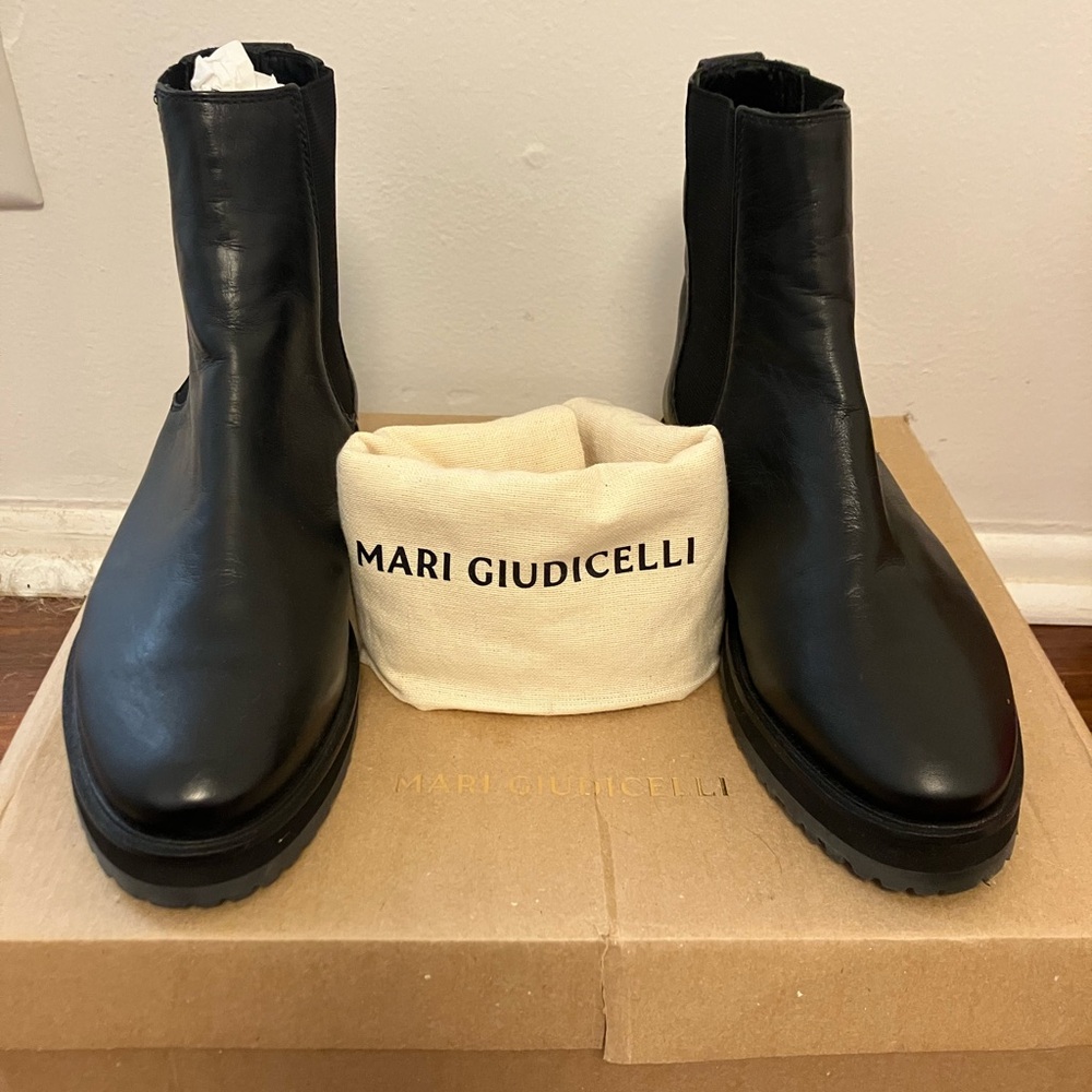 Mari Giudicelli Black Chelsea Boots